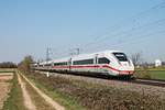 Am Nachmittag des 02.04.2020 fuhr 412 035 (9035/5812 035-4) als ICE 75 (Hamburg Altona - Basel Bad Bf) bei Buggingen über die Rheintalbahn in Richtung Schweiz.