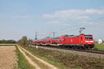Nachschuss auf 146 213-4, als diese am Nachmittag des 09.04.2020 ihren RE (Basel Bad Bf - Freiburg (Brsg) Hbf) südlich von Buggingen über die KBS 702 durchs Rheintal in Richtung Freiburg
