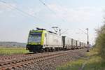 Mit ihrem langen DGS 43558 (Gallarate - Geleen Lutterade) fuhr am Nachmittag des 09.04.2020 die ITL/CCW 186 153-3 nördlich von Hügelheim über die Rheintalbahn durchs