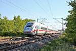 Am Morgen des 02.06.2020 fuhr 412 015 (9015/5812 015-6) als ICE 3 (Karlsruhe Hbf - Basel SBB) bei Hügelheim über die Rheintalbahn in Richtung Schweiz.