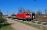 Denzlingen - 19. März 2025 : 101 069 am EC 9 von Dortmund nach Zürich. Auf dem Bild sieht mann der letzte Wagen des EC 6 Interlaken Ost - Hamburg Altona, gezogen von der 101 009.

Link zum Video : https://www.youtube.com/watch?v=gxd9f3B9Tjs