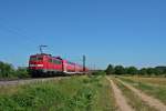 Am wunderschnen Vormittag des 01.08.12 war 111 064 mit einer RE-Dosto-Garnitur bei Hgelheim zu sehen. Sie bringt den Zug nach Offenburg und wird so noch den ganzen Tag unterwegs sein.