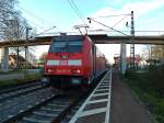 146 237-3 mit einem RE nach Offenburg am 11.04.12 beim Halt in Orschweier.