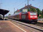 146 115-1 mit einem RE nach Offenburg am 30.05.11 beim Halt in Mllheim (Baden).