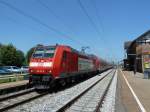 146 113-6 mit einem RE nach Freiburg (Breisgau) Hbf am 01.08.11 beim Halt in Orschweier.