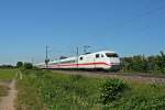 401 573-1 mit einem ICE Richtung Schweiz am 01.08.12 bei Hgelheim.