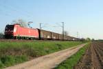 185 004-9 mit dem 49156 nach Bremerhafen-Kaiserhafen am Abend des 25.04.13 bei Hgelheim.