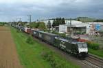 ES 64 F4-290 mit einem KLV-Zug am 09.05.13 am sdlichen Ende von Auggen.