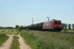 185 271-4 mit einem Kesselzug am 05.06.13 bei Mllheim-Hgelheim.