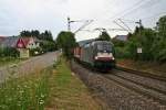 ES 64 U2-097 mit dem TXL-KLV-Zug am 25.06.13 in der Sdkurve von Schallstadt.