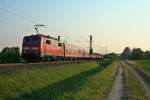 111 064 mit der RB 26540 am frhen Morgen des 08.07.13 auf dem Weg von Basel Bad. Bf nach Offenburg auf der Hhe des Weinorts Hgelheim.