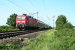 143 856-3, die 2010 als Ersatz fr die im Bw Freiburg verunfallte und Anfang 2011 verschrottete 143 331-7 nach Freiburg kam, mit dem Nachmittagsverstrker von Freiburg (Breisgau) Hbf nach Neuenburg