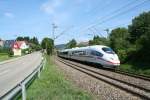 406 554-6 und ein unbekannter 403 als ICE 106/506 von Basel SBB nach Amsterdam/Kln Hbf am 15.08.13 sdlich von Schallstadt.