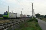 485 001-2 mit einer RoLa von Novara nach Freiburg (Breisgau) Gbf am frhen Abend des 28.09.13 im nrdlichen Bahnhofsteil von Mllheim (Baden).