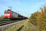 185 089-0 mit einem langen gemischten Güterzug in Richtung Schweiz am Spätnachmittag des 26.10.13 bei Hügelheim.