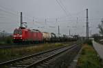 185 032-0 mit dem  Franzose' Zug  von Mulhouse nach Offenburg am Nachmittag des 22.11.13 bei der Ausfahrt aus Müllheim (Baden).