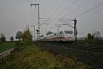 401 554-1 als ICE 70 von Basel SBB nach Hamburg-Altona am frhen Abend des 22.11.13 nrdlich von Mllheim (Baden).