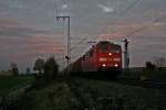 151 146-8 mit dem 42017 von Zeebrugge in Belgien nach Gallarate bei Mailand im letzten Licht des 07.12.13 bei der Einfahrt in Mllheim (Baden).