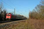 101 029-7 mit dem EC 9 von Hamburg-Altona nach Chur HB am Nachmittag des 23.12.13 bei der Durchfahrt des Bahnhof Heitersheim.
Viele Gre an den Lokfhrer!