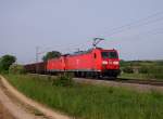 185 053-6 und eine weitere 185 brachten am 24.05.11 den Tonerdezug aus Limburg (Lahn) nach Domodossola, hier bei Hügelheim.