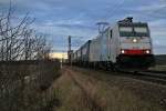 186 104 mit dem 41083 von Venlo nach Melzo am Abend des 06.01.14 sdwestlich von Hgelheim.