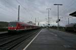 50 80 80 35-157-2 an der Spitze einer von 111 061 geschobenen RB von Basel Bad. Bf nach Offenburg am Nachmittag des 28.02.14 bei der Einfahrt in Mllheim (Baden).