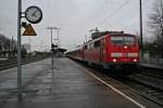 111 048-5 mit einer als RE getarnten RB von Offenburg nach Basel Bad. Bf am Nachmittag des 28.02.14 beim Verlassen des Bahnhofs Mlleim (Baden).