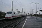 402 029-3 und 808 022-8 als ICE 274 von Basel SBB nach Berlin Ostbahnhof am Nachmittag des 28.02.14 in Mllheim (Baden).