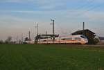 403 558-0 und 403 521-8 als ICE 100 von Basel SBB nach Dortmund Hbf am Abend des 29.03.14 sdlich von Auggen.