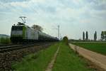 185 541-0 mit einem Kesselzug gen Norden am Mittag des 13.04.14 sdlich von Hgelheim.