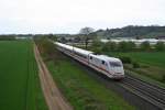 401 090-6 als ICE 371 von Berlin Ostbahnhof nach Interlaken Ost am frhen Abend des 18.04.14 nrdlich von Hgelheim.