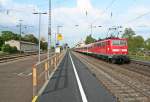 111 054 mit einer RB von Schliengen nach Offenburg am Nachmittag des 25.04.14 bei der Einfahrt in den Bahnhof Mllheim (Baden).