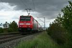 146 236-5 mit einem RE von Schliengen nach Offenburg am Vormittag des 08.05.14 westlich von Hgelheim.