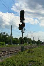 Das Zwischensignal R13 des Bahnhofs Mllheim (Baden) am 14.05.14 in Fahrtstellung Hp2.