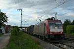 185 601-2 mit einem KLV-Zug auf der Fahrt nach Italien am Abend des 28.05.14 beim Verlassen des Bahnhofs Müllheim (Baden).