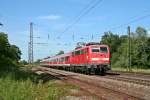 111 060-0 mit einer RB von Offenburg nach Schliengen am Nachmittag des 06.06.14 im Ladeanflug auf Orschweier.