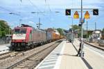 185 592-3 mit einem KLV-Zug aus der Schweiz in Richtung Aachen West am Nachmittag des 07.06.14 in Emmendingen.