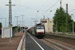 ES 64 F4-282 mit dem 49069 von (Ludwigshafen BASF Ubf-)Karlsruhe Gbf nach Basel SBB Rbf am Nachmittag des 25.07.14 im Bahnhof Mllheim (Baden).