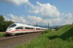 403 033-4 und 406 003-4 als ICE 504/104 auf dem Weg von Basel SBB nach Kln Hbf und Amsterdamm Centraal am Nachmittag des 01.08.14 nrdlich von Kollmarsreute.