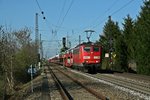 151 014-8 war am 19.04.16 mit dem 51943 auf dem Weg von Mannheim Rbf nach Basel Bad. Rbf. Hier ist der ordentliche Güterzug zwischen den Einfahrsignalen des Bahnhofs Heitersheim zu sehen.