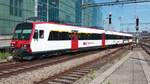 Ein RBDe 560 kommt als Leerzug am 2.7.21 in den Bahnhof Basel SBB 