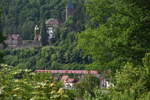 Tele auf zwei 425ziger Triebwagen unterhalb des Zwingenberger Schloß am 18.5.2020 gen Lindach fahrend als S1 nach Homburg(Saar)Hbf.