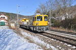 Bahndienstfahrzeug 746 010 kommt durch Neckargerach am Freitagmittag den 13.2.