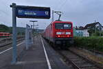 Am Bahnsteig Gleis 12 in Neckarel steht 114 024-3 als RE 10a nach Heilbronn.