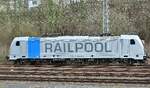Nach dem sie am vergangen Dienstag schon einen Holzzug in Neckarelz abholte, war sie am heutigen Freitag schon frühzeitig am Freiladegleis zusehen, Railpool 187 303 am 11.2.2022