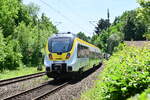 Nachschuß auf den fünfteiligen 8442 326 der SWEG der als RE 10a nach Heilbronn Hbf unterwegs ist in Neckargerach. 17.6.2022