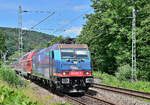 Hier ist der Nightrider 185 601-2 mit dem Ersatzzug gen Heilbronn fahrend in Neckargerach abgelichtet.4.7.2022