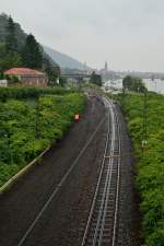 Bauarbeiten in der Schlierenbacher Landstrae, das Richtungsgleis nach Neckargemnd ist hinter der Weiche ausgebaut.