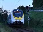 Soeben ist der RE 10b aus Bad Wimpfen abgefahren  und kommt nun am  Kst Signal vorbei das die Einfahrt in den Bahnhof regelt auf seinem Weg nach Mannheim Hauptbahnhof. 12.9.2021