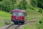 Nachschu auf den Roten Flitzer  bei Untergimpern auf seiner Fahrt nach Hffenhardt.